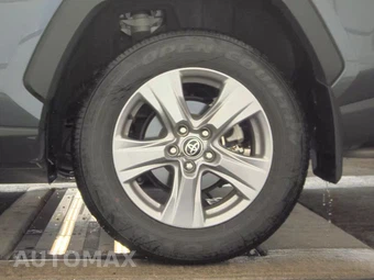 2025 Toyota RAV4 XLE – miniatura 12