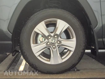 2025 Toyota RAV4 XLE – miniatura 9