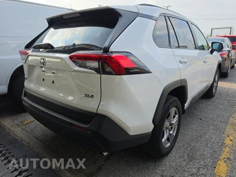 2025 Toyota RAV4 XLE – miniatura 4