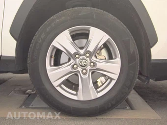 2025 Toyota RAV4 XLE - miniatura 10