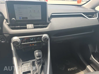 2025 Toyota RAV4 XLE - miniatura 17
