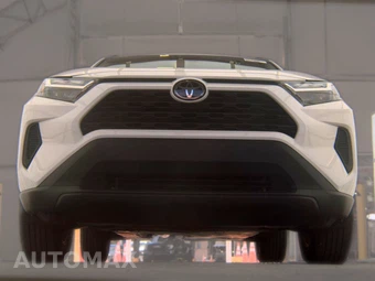 2025 Toyota RAV4 XLE - miniatura 3