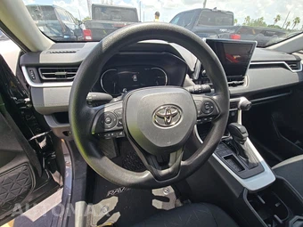 2025 Toyota RAV4 XLE - miniatura 16