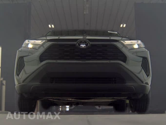 2025 Toyota RAV4 XLE - miniatura 3