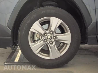 2025 Toyota RAV4 XLE - miniatura 9