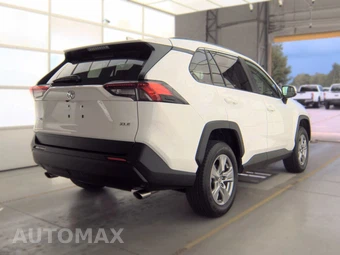 2025 Toyota RAV4 XLE - miniatura 5