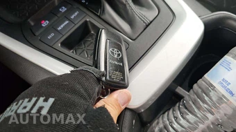 2025 Toyota RAV4 XLE - miniatura 24