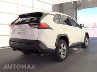 2025 Toyota RAV4 XLE - miniatura 5