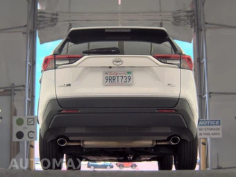 2025 Toyota RAV4 XLE - miniatura 7