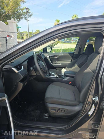 2025 Toyota RAV4 XLE - miniatura 3