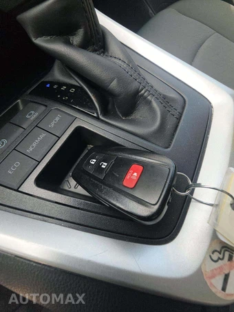 2025 Toyota RAV4 XLE - miniatura 5