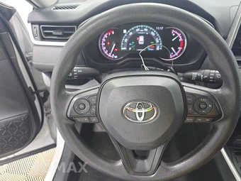 2025 Toyota RAV4 XLE - miniatura 10