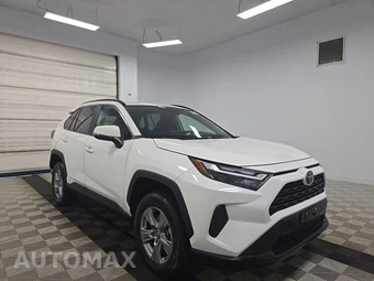 2025 Toyota RAV4 XLE - miniatura 3