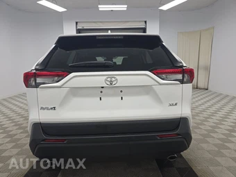 2025 Toyota RAV4 XLE - miniatura 5