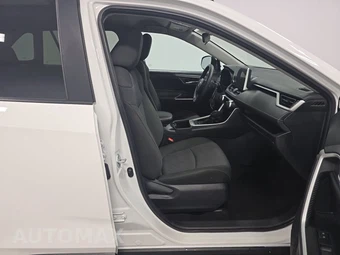 2025 Toyota RAV4 XLE - miniatura 8