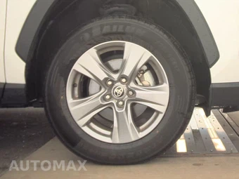 2025 Toyota RAV4 XLE – miniatura 10