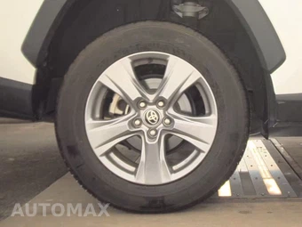 2025 Toyota RAV4 XLE – miniatura 11