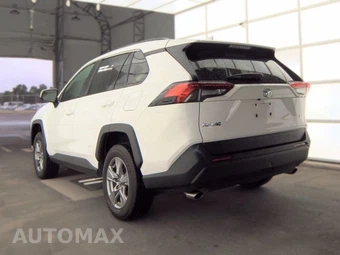 2025 Toyota RAV4 XLE – miniatura 8