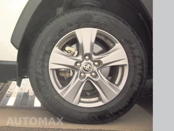 2025 Toyota RAV4 XLE – miniatura 9