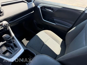 2025 Toyota RAV4 XLE - miniatura 12