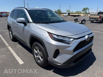 2025 Toyota RAV4 XLE - miniatura 3