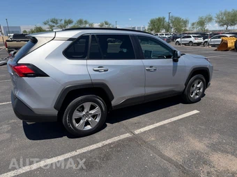 2025 Toyota RAV4 XLE - miniatura 4