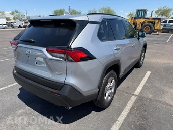 2025 Toyota RAV4 XLE - miniatura 5