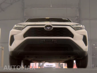 2025 Toyota RAV4 XLE - miniatura 3