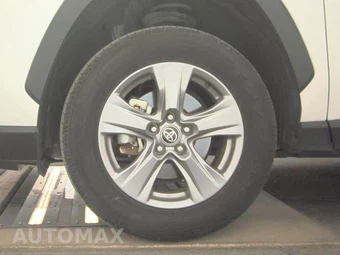 2025 Toyota RAV4 XLE - miniatura 9