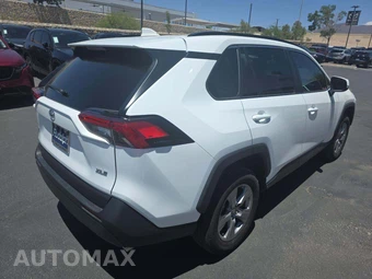 2025 Toyota RAV4 XLE - miniatura 3