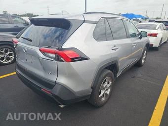 2025 Toyota RAV4 XLE – miniatura 4