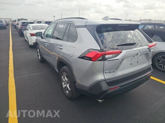 2025 Toyota RAV4 XLE – miniatura 6