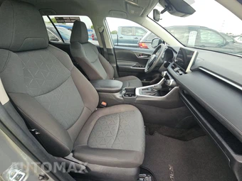 2025 Toyota RAV4 XLE – miniatura 8