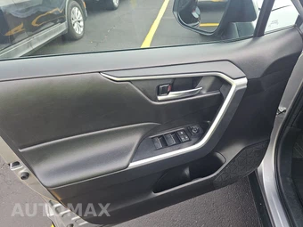 2025 Toyota RAV4 XLE – miniatura 9