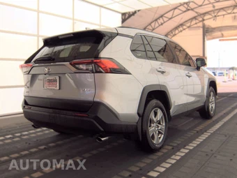 2025 Toyota RAV4 XLE - miniatura 4