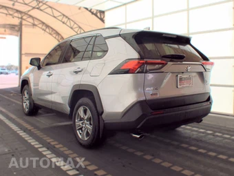 2025 Toyota RAV4 XLE - miniatura 6
