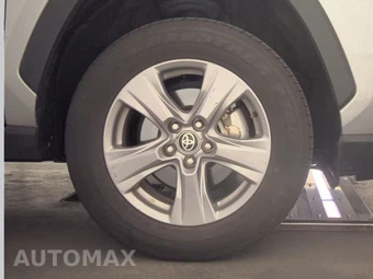 2025 Toyota RAV4 XLE – miniatura 10