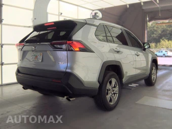2025 Toyota RAV4 XLE – miniatura 5