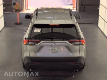 2025 Toyota RAV4 XLE – miniatura 6