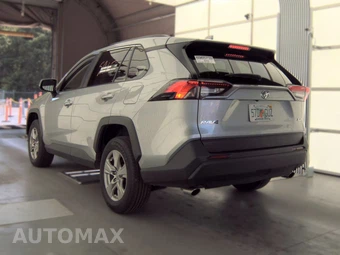 2025 Toyota RAV4 XLE – miniatura 8