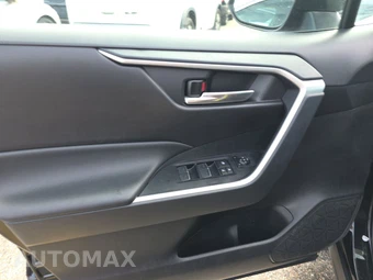 2025 Toyota RAV4 XLE - miniatura 9