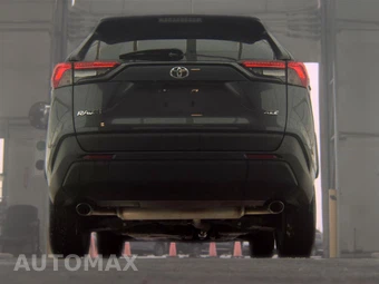 2025 Toyota RAV4 XLE - miniatura 7