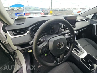 2025 Toyota RAV4 XLE – miniatura 11