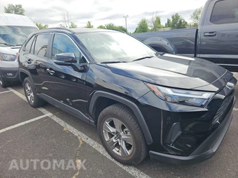 2025 Toyota RAV4 XLE – miniatura 3