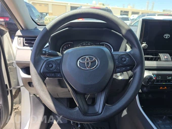 2025 Toyota RAV4 XLE – miniatura 10