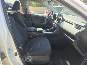 2025 Toyota RAV4 XLE – miniatura 8