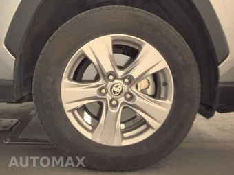 2025 Toyota RAV4 XLE - miniatura 10