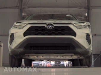 2025 Toyota RAV4 XLE - miniatura 3