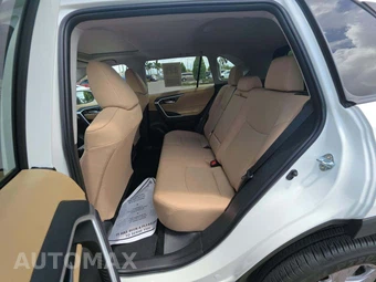 2025 Toyota RAV4 XLE - miniatura 13