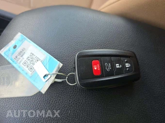 2025 Toyota RAV4 XLE - miniatura 8